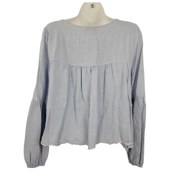 Hollister pinstripe m floral lace blue white long sleeve cropped - Picture 2 of 3